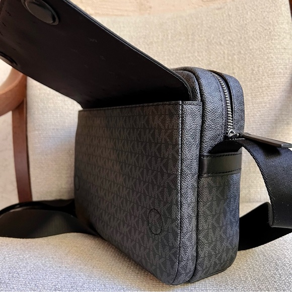 Michael Kors Black Cooper Logo Camera Bag - Picture 10 of 14